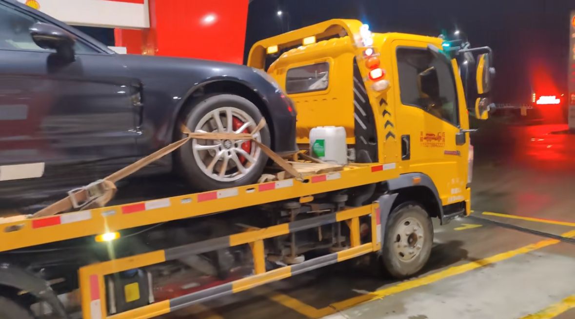 南开行车途中遇到突发状况该如何呼叫道路救援？